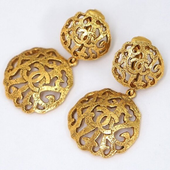 CHANEL CC Logos Filigree Round Dangle Drop Clip-On Earrings Gold Tone #6238 - Picture 1 of 5
